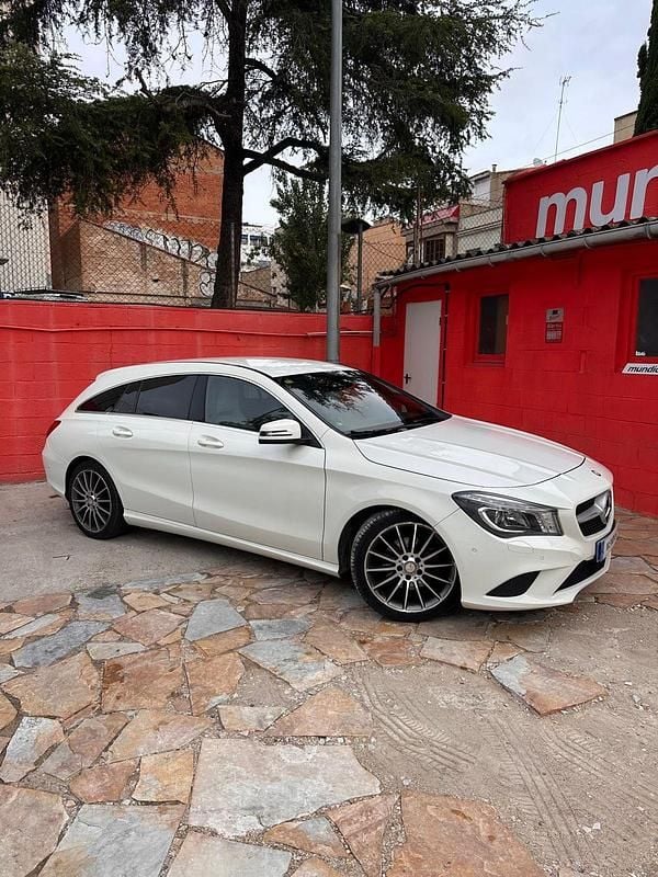 Usado Mercedes CLA220 Shooting Brake 178 CV (130 kW) 2016 Blanco Familiar