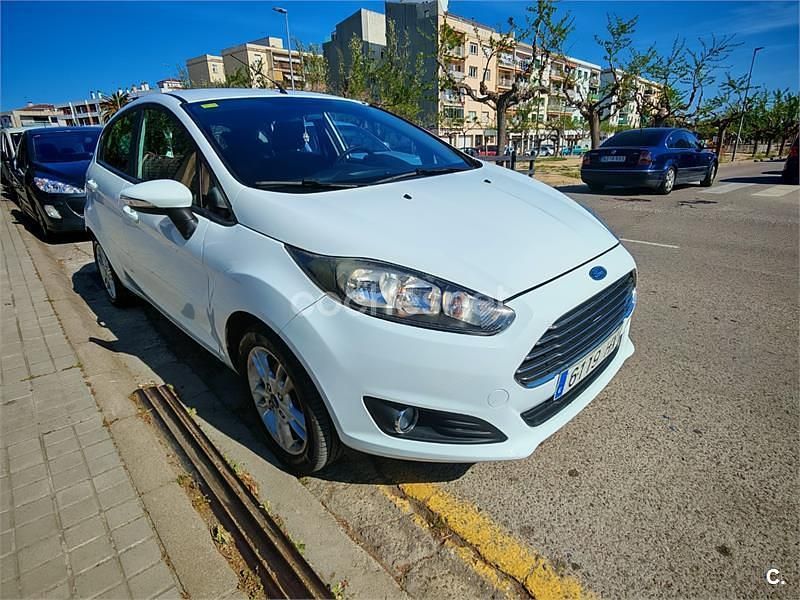 Usado Ford Fiesta Titanium 75 CV (55 kW) 2014 Blanco Utilitario