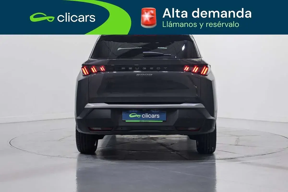 Usado Peugeot 5008 Allure 136 CV (100 kW) 2025 Negro SUV