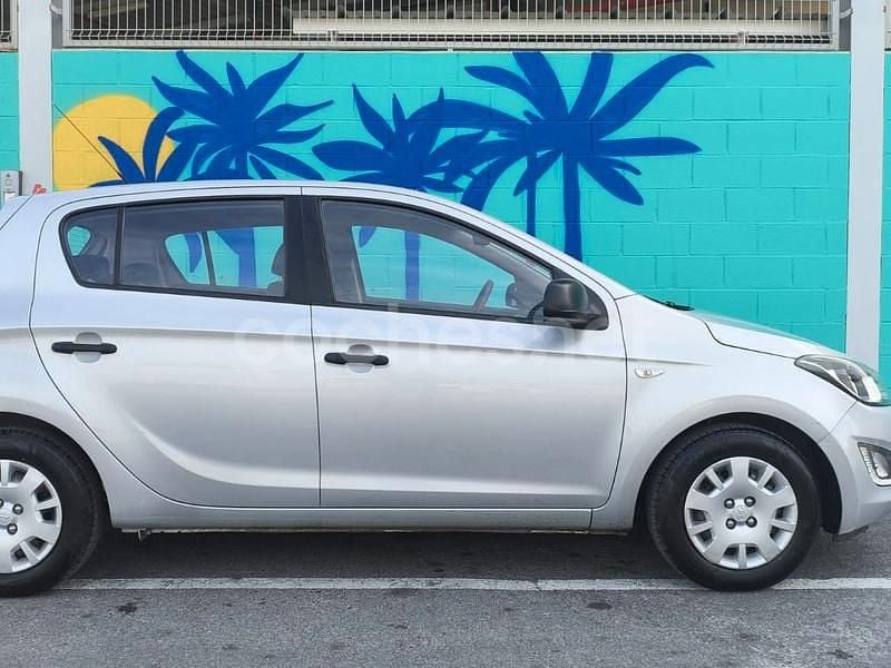 Gris / plata Usado 2013 Hyundai i20 Berlina | 6500 € (Precio justo) - Imagen 1/4