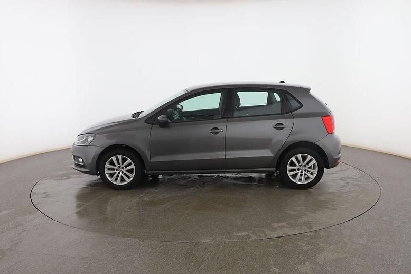 Usado VW Polo Advance 90 CV (66 kW) 2015 Gris Berlina