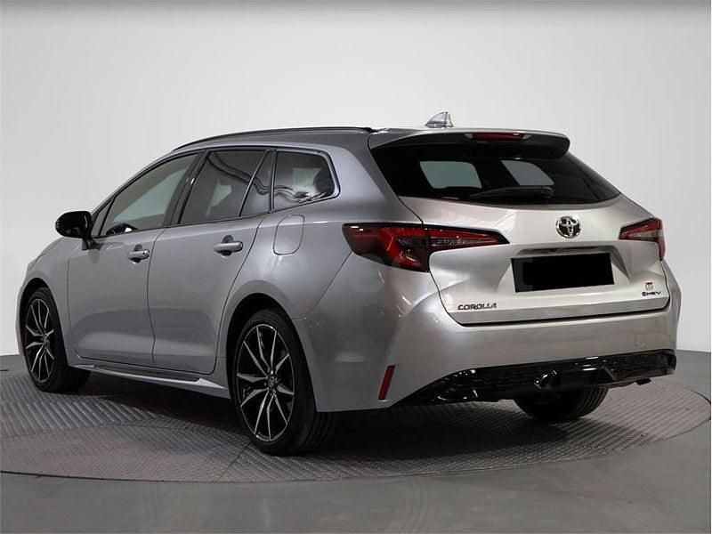 Usado Toyota Corolla Sport 196 CV (144 kW) 2025 Gris / plata Familiar