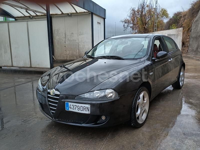 Negro Usado 2006 Alfa Romeo 147 Utilitario | 2800 € - Imagen 1/4