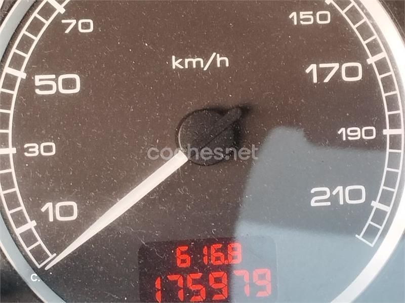 Usado Peugeot 307 90 CV (66 kW) 2005 Azul Berlina