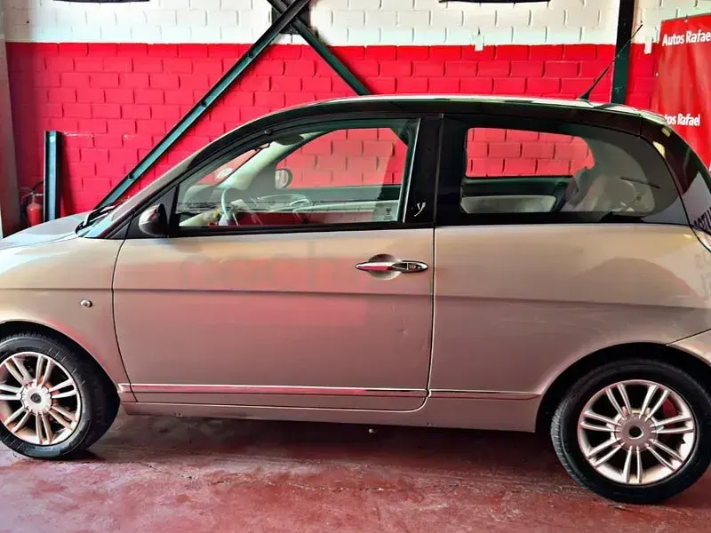 Usado Lancia Ypsilon 75 CV (55 kW) 2008 Gris / plata Utilitario