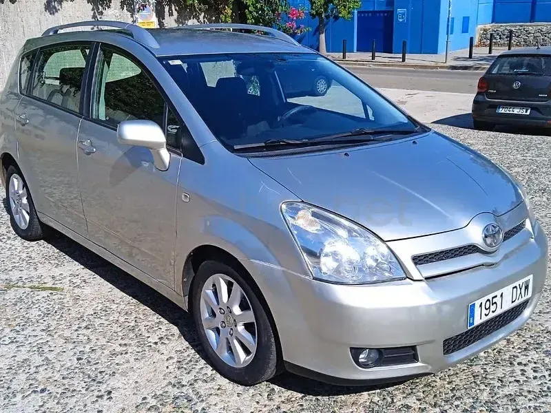 Usado Toyota Corolla Verso Sol 136 CV (100 kW) 2006 Gris / plata Monovolumen