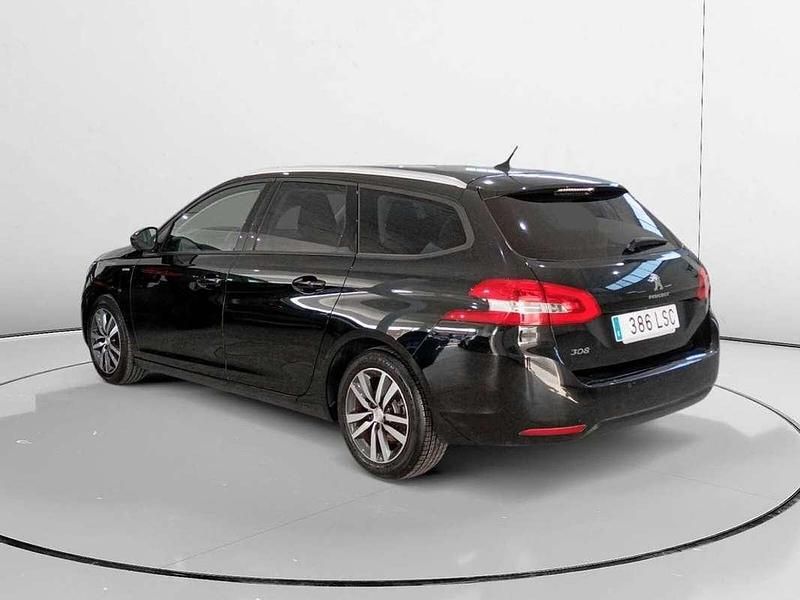 Usado Peugeot 308 Style 132 CV (97 kW) 2021 Negro Familiar