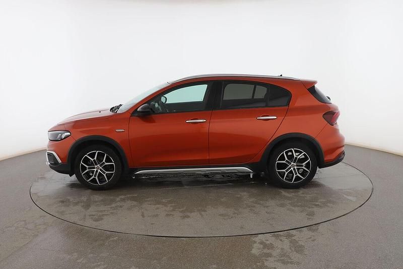 Usado Fiat Tipo Cross 101 CV (74 kW) 2021 Naranja Berlina