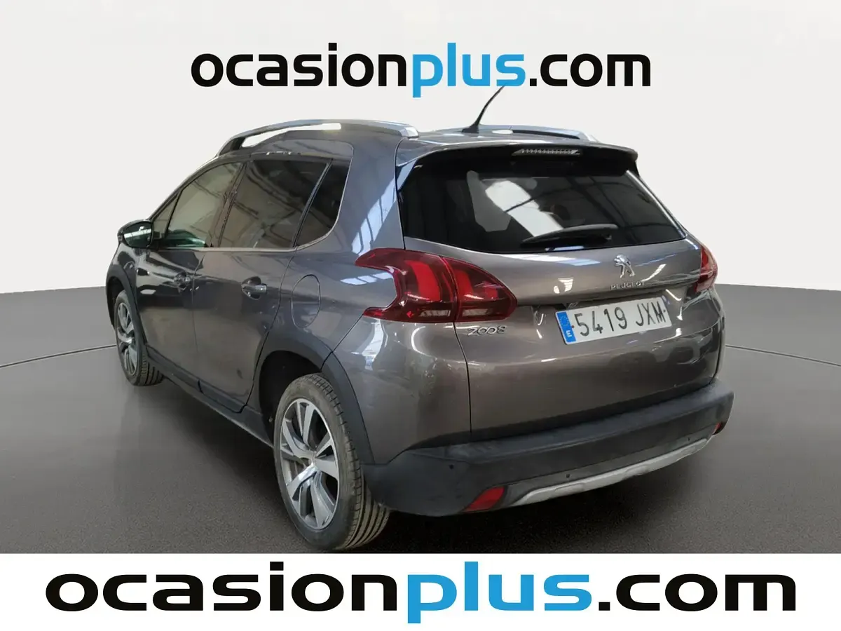 Usado Peugeot 2008 Allure 120 CV (88 kW) 2017 Gris plata SUV