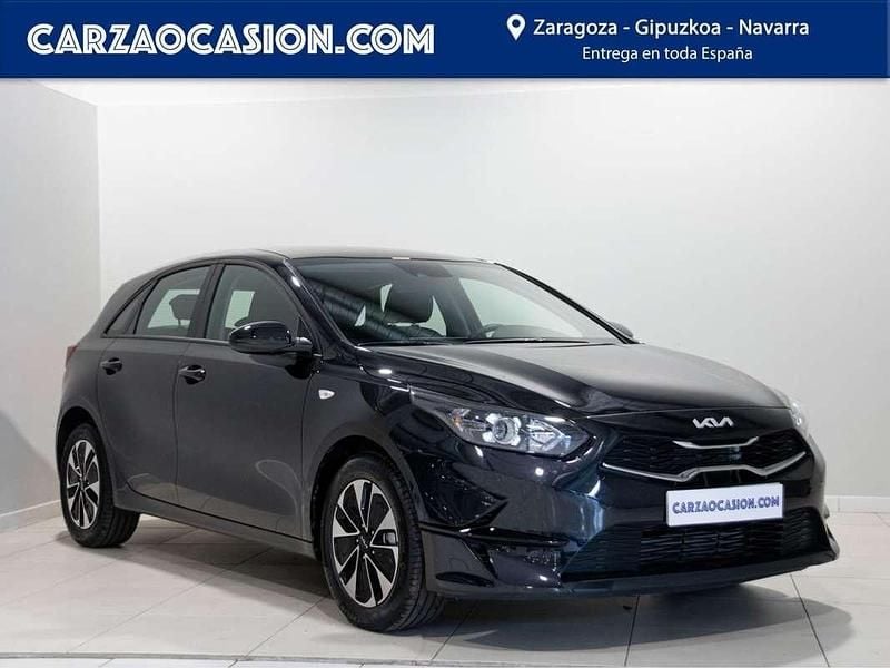 Używany Kia Ceed 101 KM (74 kW) 2025 Czarny Hatchback