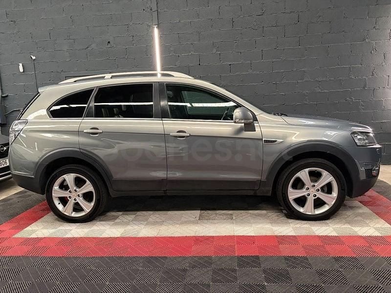 Usado Chevrolet Captiva LT 184 CV (135 kW) 2012 Gris / plata SUV