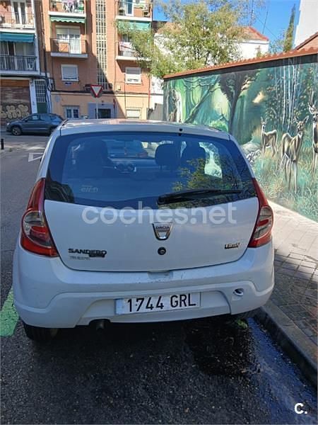 Usado Dacia Sandero Base 75 HP (55 kW) 2009 Branco Sedan