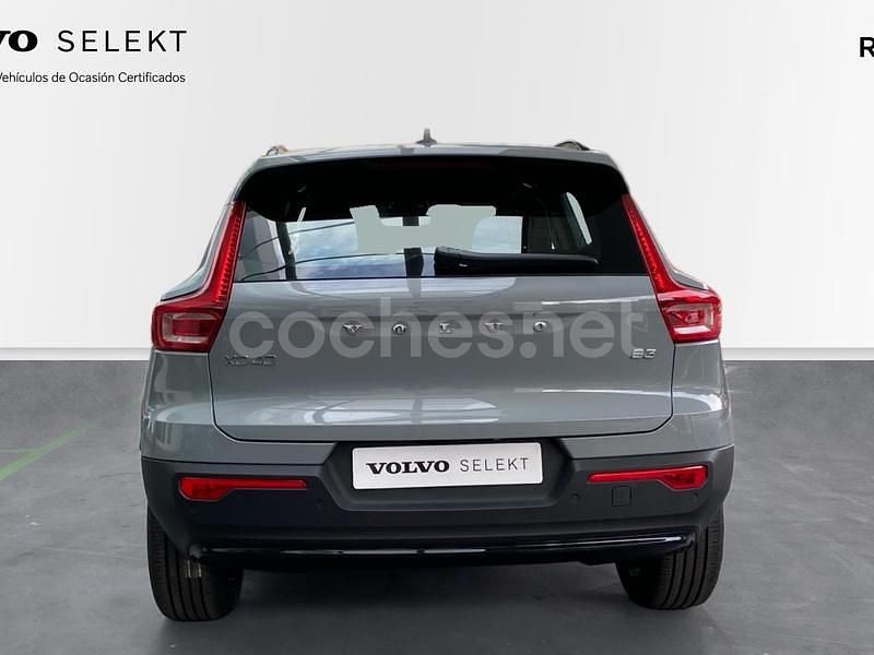 Nuevo Volvo XC40 Plus 163 CV (119 kW) 2025 Gris / plata SUV
