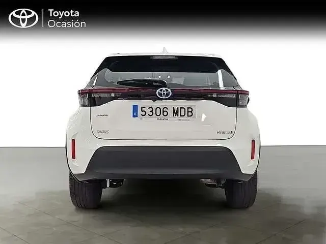 Usado Toyota Yaris Hybrid Active 116 CV (85 kW) 2022 Blanco Pickup/Camioneta