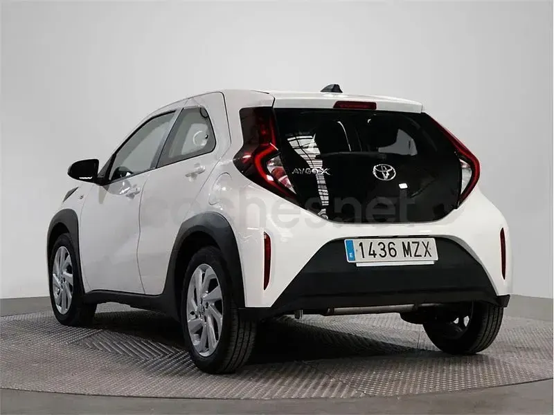 Usado Toyota Aygo X Play 72 CV (52 kW) 2025 Blanco SUV