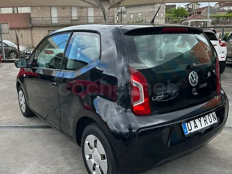 Usado VW up! 60 CV (44 kW) 2012 Negro Utilitario