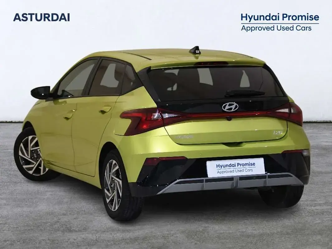 Usado Hyundai i20 101 CV (74 kW) 2025 Verde Utilitario