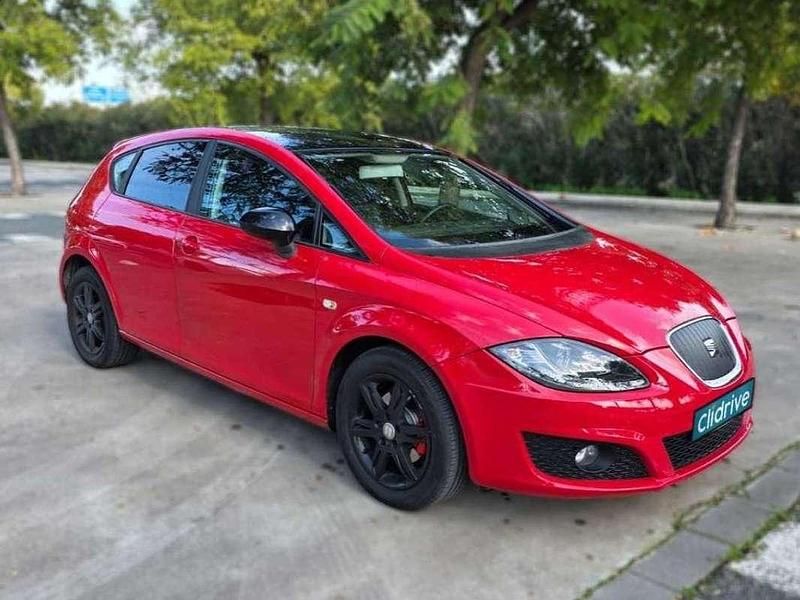 Usado Seat Leon Reference 105 CV (77 kW) 2011 Rojo Utilitario