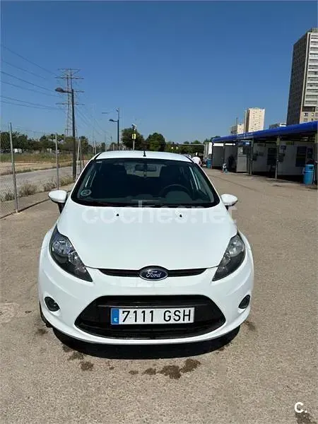 Usado Ford Fiesta Trend 90 CV (66 kW) 2009 Blanco Berlina