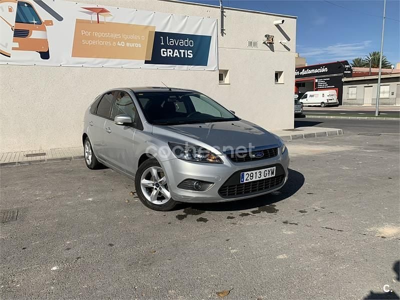 Gris / plata Usado 2010 Ford Focus Trend Berlina | 3600 € (Precio justo) - Imagen 1/4