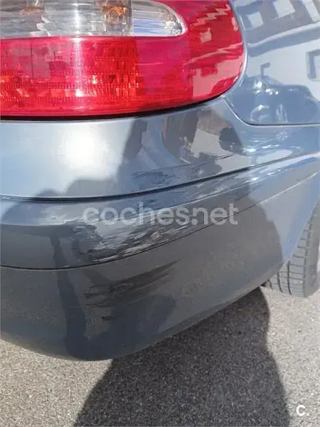 Usado Mercedes E220 Classic 150 CV (110 kW) 2004 Gris / plata Berlina