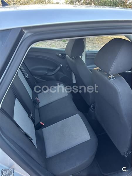 Usado Seat Ibiza Reference 90 CV (66 kW) 2016 Gris / plata Berlina