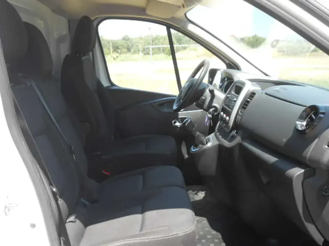 Usado Renault Trafic 95 CV (69 kW) 2020 Blanco Monovolumen
