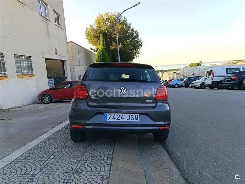 Usado VW Polo 75 CV (55 kW) 2016 Verde Berlina