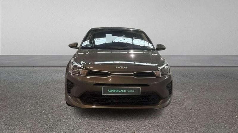 Usado Kia Rio 101 CV (74 kW) 2023 Verde Utilitario
