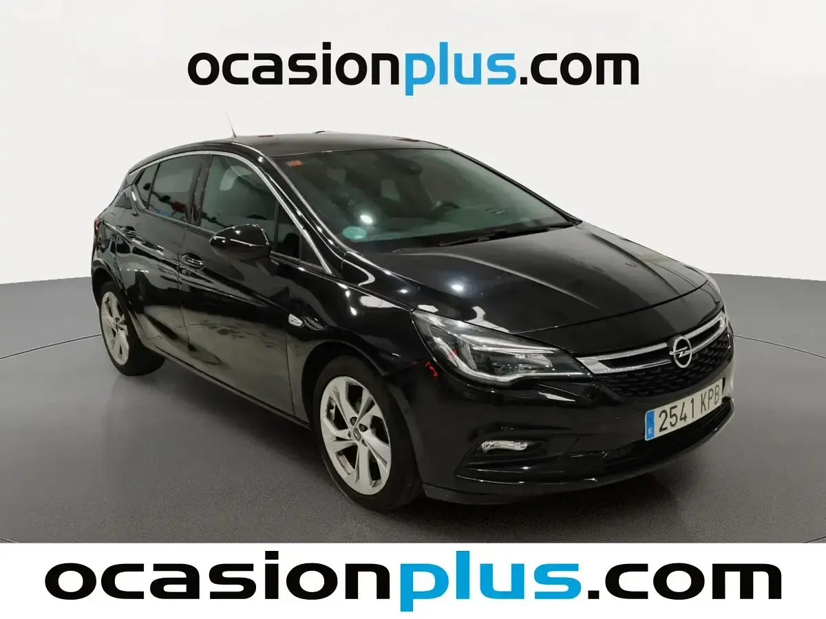 Usado Opel Astra Dynamic 125 CV (91 kW) 2018 Negro Berlina