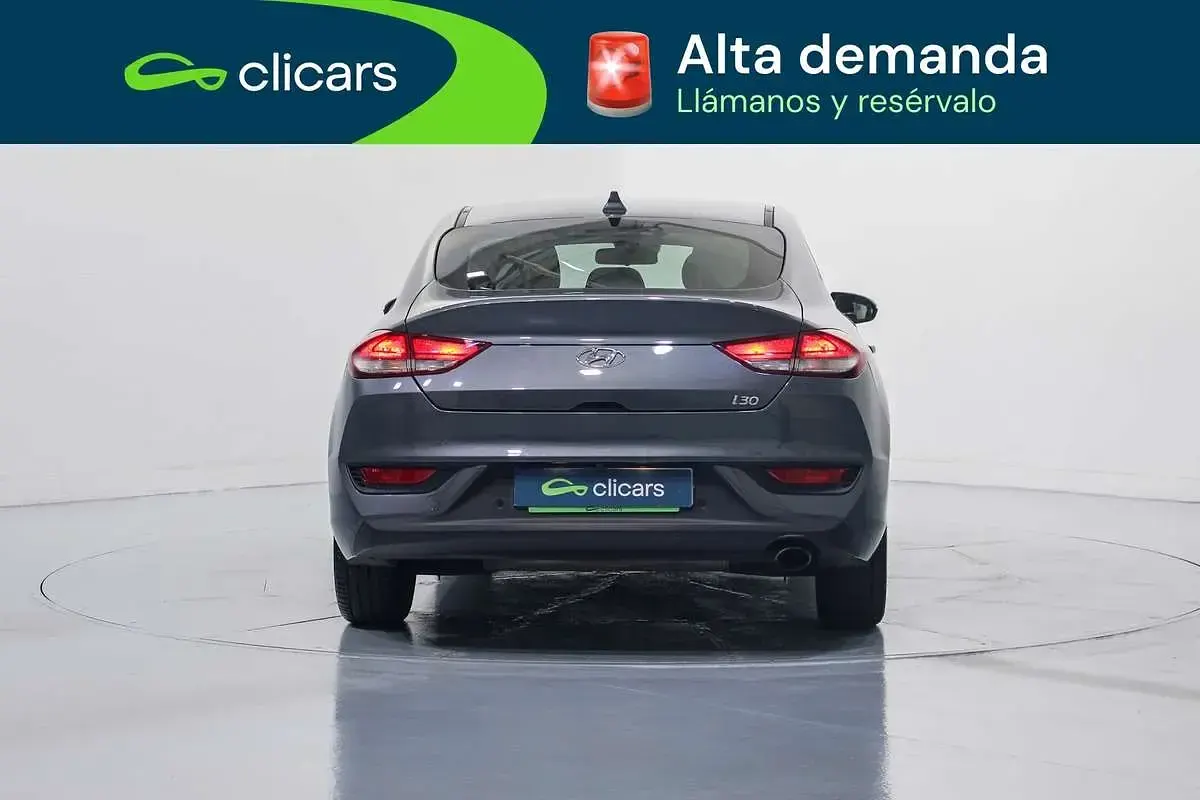 Usado Hyundai i30 120 CV (88 kW) 2018 Gris Utilitario