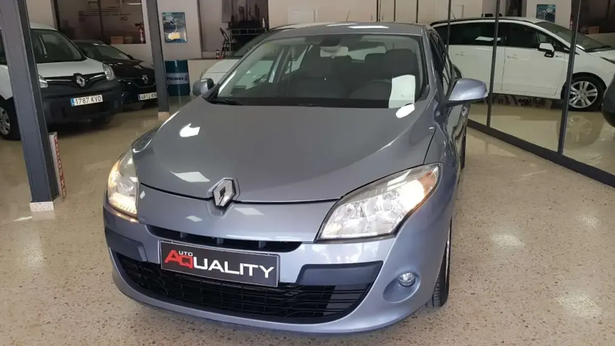 Usado Renault Mégane III Dynamique 110 CV (80 kW) 2010 Azul Utilitario