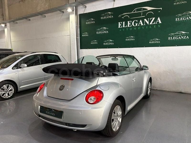 Usado VW New Beetle 105 CV (77 kW) 2010 Gris / plata Utilitario