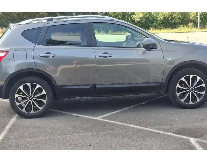 Usado Nissan Qashqai Tekna 110 CV (80 kW) 2013 Gris / plata SUV