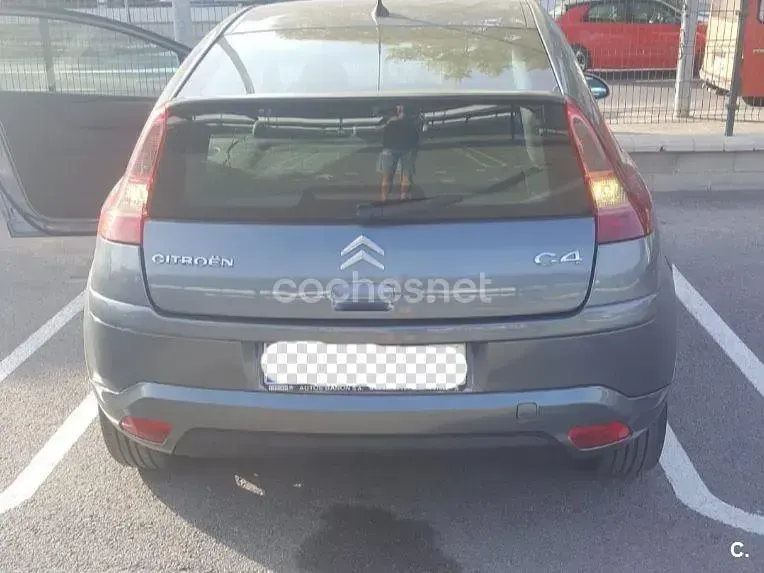 Usado Citroën C4 VTR Sport 110 CV (80 kW) 2005 Gris / plata Berlina