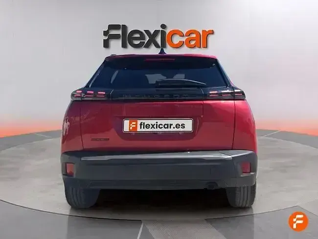 Usado Peugeot 2008 Active 100 CV (73 kW) 2023 Rojo SUV