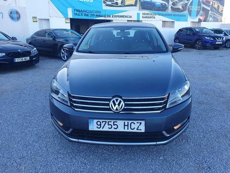 Usado VW Passat 105 CV (77 kW) 2011 Gris Berlina