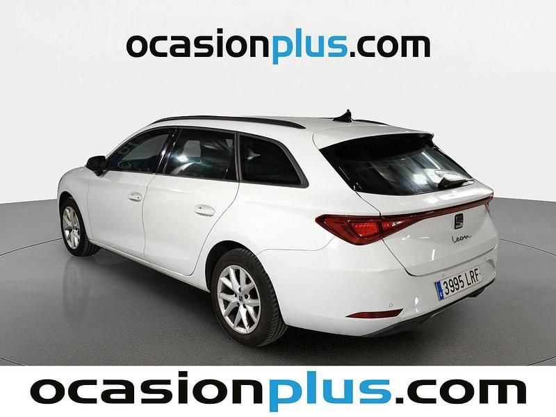 Usado Seat Leon Style 115 CV (84 kW) 2021 Blanco Familiar