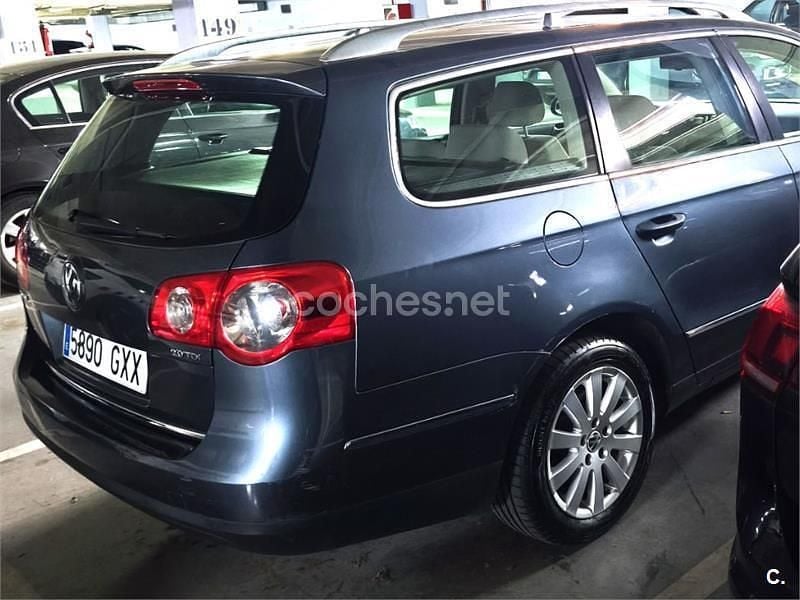 Usado VW Passat Advance 140 CV (102 kW) 2010 Gris / plata Familiar