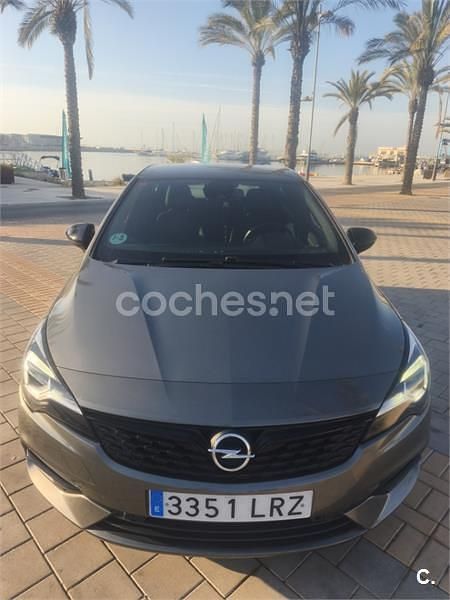 Usado Opel Astra Ultimate 145 CV (106 kW) 2021 Gris / plata Berlina