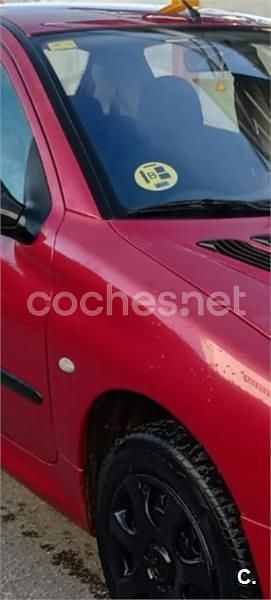 Rojo Usado 2003 Peugeot 206 Berlina | 1500 € (Buen precio) - Imagen 1/4