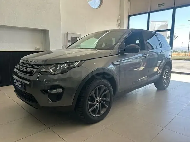 Usado Land Rover Discovery Sport HSE 150 CV (110 kW) 2015 Gris / plata SUV