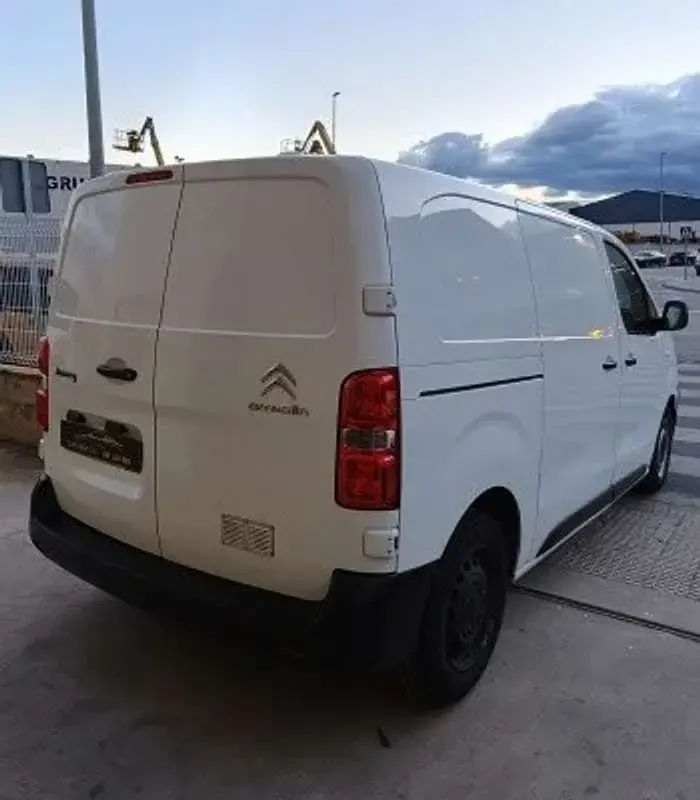 Usado Citroën Jumpy Comfort 102 CV (75 kW) 2020 Blanco Monovolumen