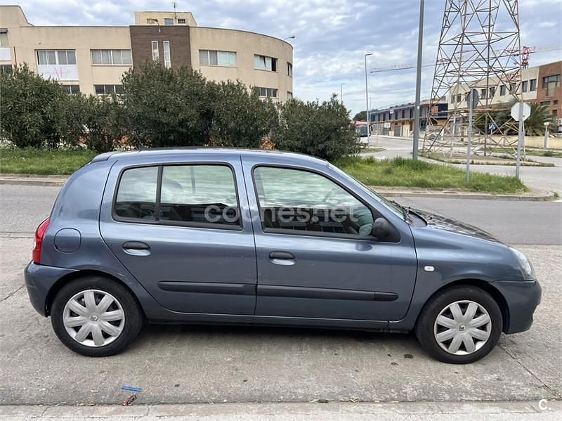Usado Renault Clio II Authentique 60 CV (44 kW) 2007 Azul Berlina