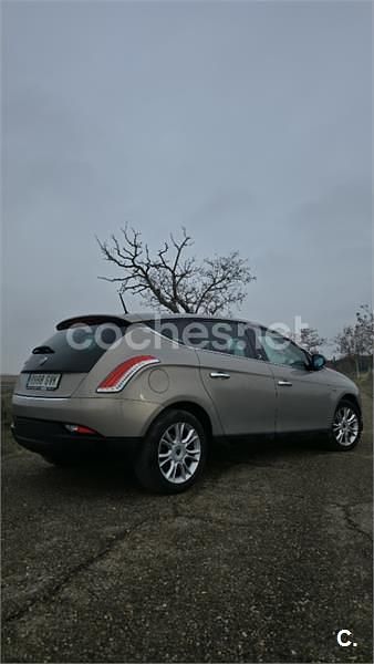 Usado Lancia Delta Gold 120 CV (88 kW) 2011 Gris / plata Utilitario