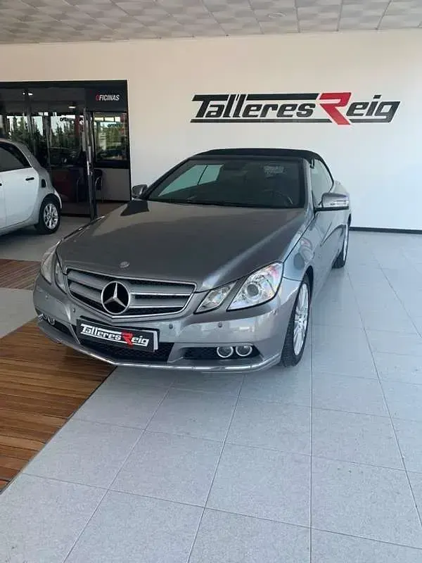 Usado Mercedes E200 Avantgarde 184 CV (135 kW) 2010 Gris Descapotable