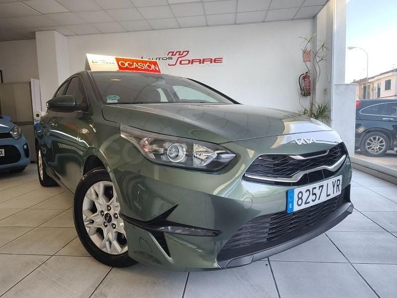 Usado Kia Ceed 120 CV (88 kW) 2022 Verde Utilitario