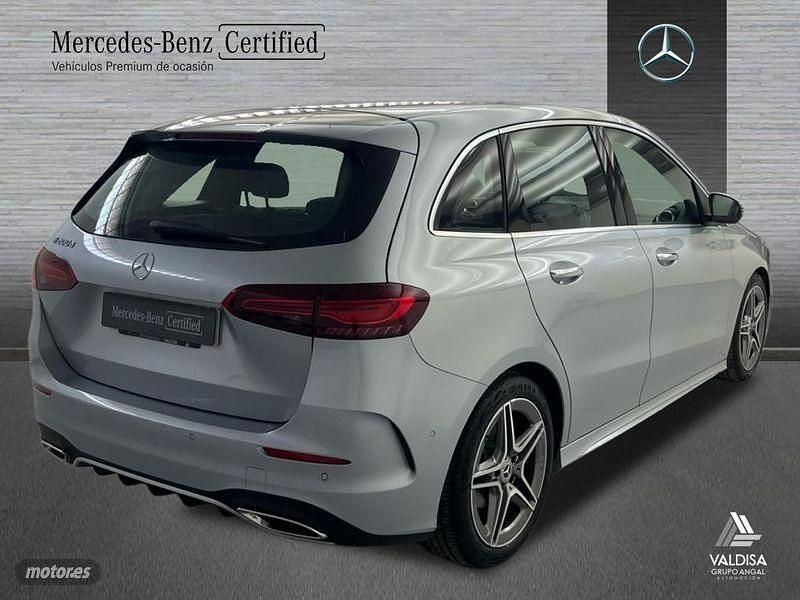Usado Mercedes B200 150 CV (110 kW) 2024 Gris / plateado Monovolumen