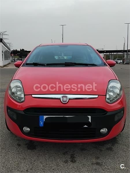 Usado Fiat Punto Evo Dynamic 77 CV (56 kW) 2011 Rojo Utilitario