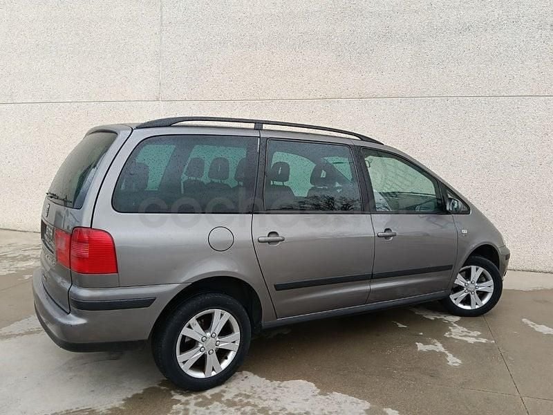 Usado Seat Alhambra Sport 140 CV (102 kW) 2009 Gris / plata Monovolumen